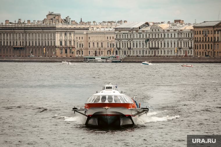 Виды Санкт-Петербурга. 9 июня 2024., нева, питер, река нева, спб, метеор, туристы, экскурсии, туризм, санкт петербург