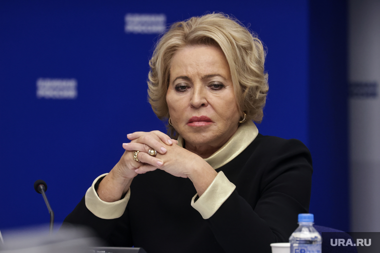 Подписывая решение, Валентина Матвиенко снова напомнила про транспорт в Екатеринбурге