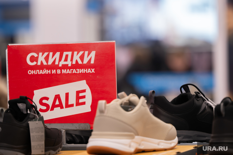 Обзорная по городу. Пермь
, торговля, скидки, распродажа, магазин, витрина, обувь