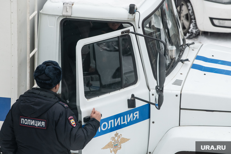Начало судебного процесса над бывшим главой МВЦ «Екатеринбург-ЭКСПО» Игорем Даниловым. Екатеринбург, автозак, силовик, полиция, полицейский