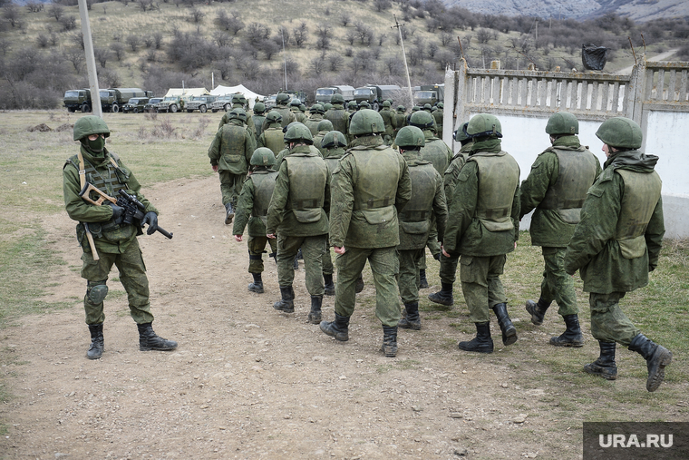 Неопознанные войска в Крыму. Украина. Севастополь, колонна, автоматчик, войска, крым, украина, строй, вежливые люди, солдат