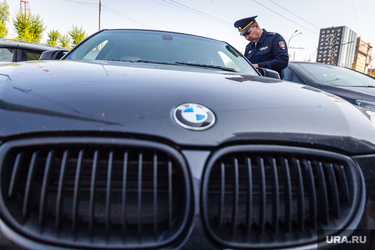 Рейд ГИБДД на улице Декабристов. Екатеринбург, bmw, инспектор дпс, бмв, проверка документов