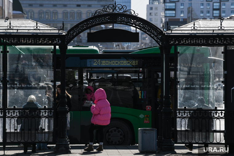 Виды Екатеринбурга, автобусная остановка