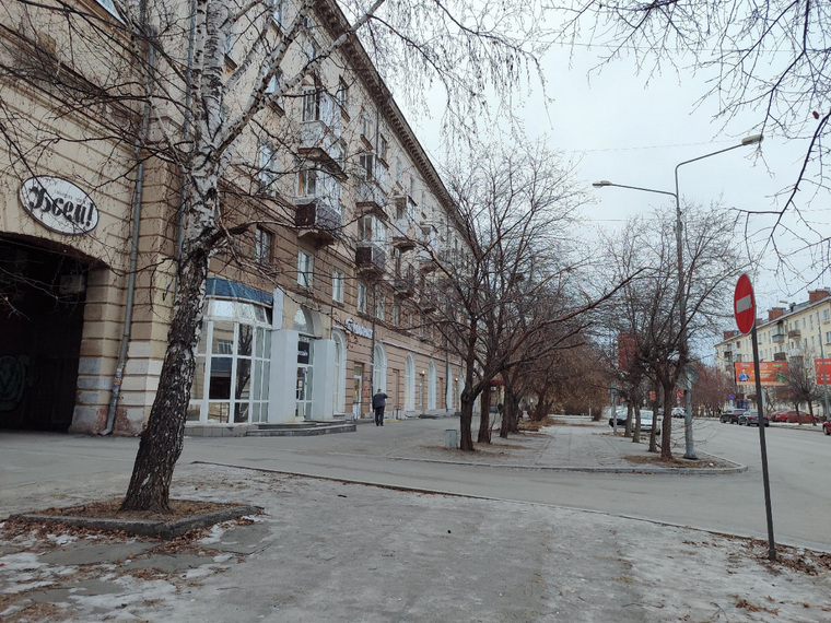 Один из въездов жители домов просят оставить открытым