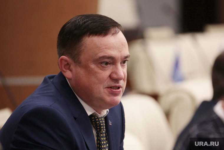 Олег Постников в молодости совмещал работу на заводе и на радиостанции