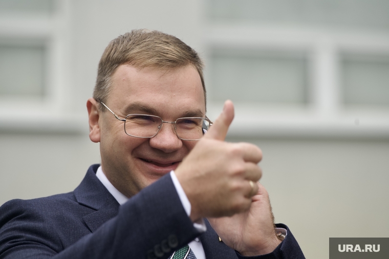 Эдуард Соснин руководил предприятием по производству плечиков для одежды и продукции из стекла