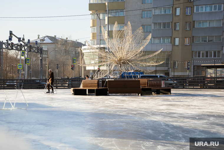Каток "Ледок". Екатеринбург, каток, лед, цветок, инсталляция