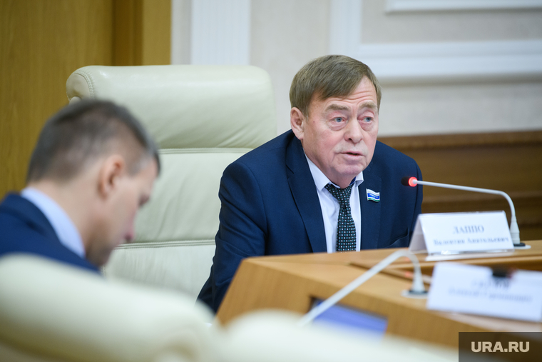 Валентин Лаппо разделяет точку зрения коллег из минЖКХ, что необходимо в ускоренные сроки ремонтировать коммунальную инфраструктуру