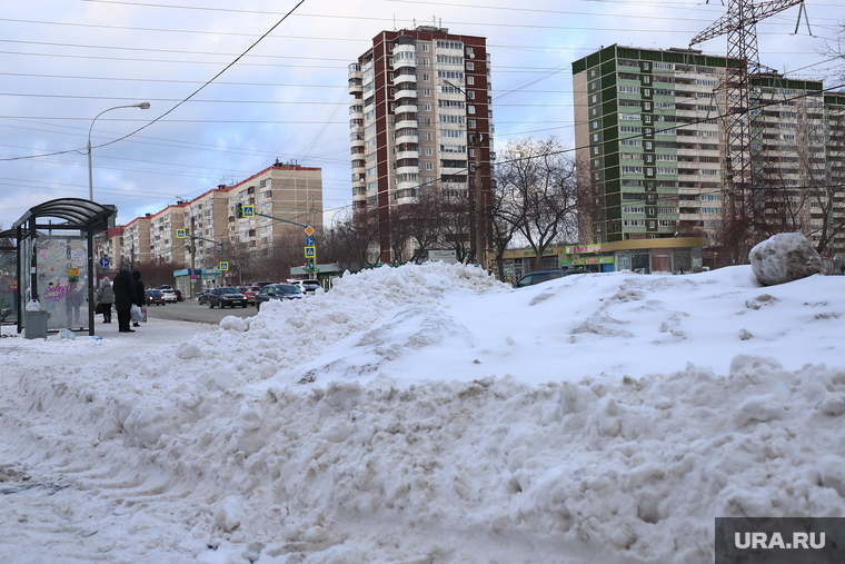 Уборка снега в Железнодорожном районе. Екатеринбург , улица техническая