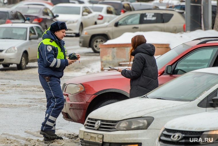 Оттепель в городе. Челябинск, автомобилист, силовики, штраф, осаго, постовой, полиция, гибдд, дпс, гаи, автомобили, потепление, весна, климат, автотранспорт