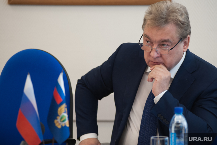 Заседание координационного совета Уполномоченных по правам человека в Уральском Федеральном Округе. Екатеринбург, пономарев юрий, флаг россии, флаг прокуратуры рф