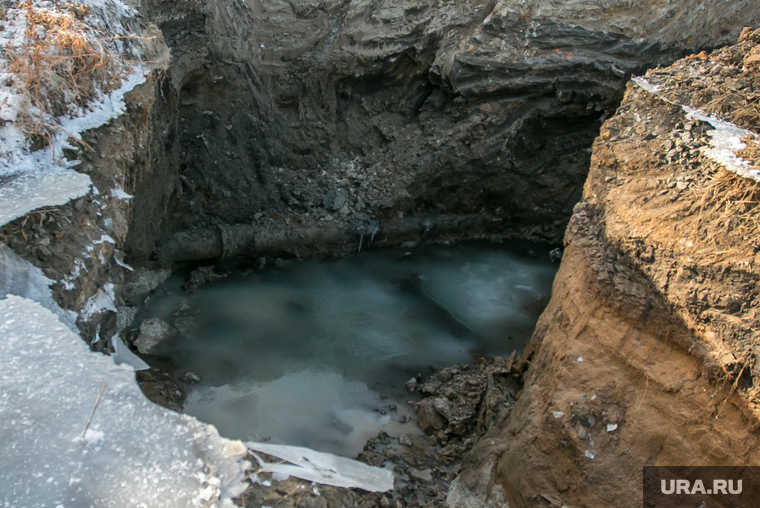 Порыв водопровода. Шумиха, яма