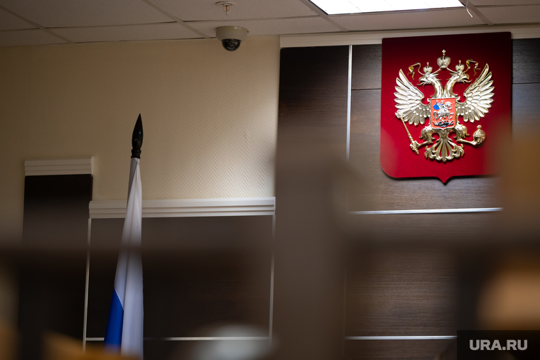 Марат Мусин (Марик) на заседании Пермского краевого суда по уголовному делу о пропаганде АУЕ. Пермь, камера, зал заседания, конференц зал, камера видеонаблюдения, герб россии, суд, триколор, флаг россии, судебный процесс, конференц-зал