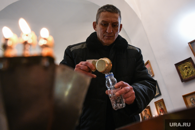 Праздник Крещение в ИК-2. Екатеринбург, святая вода, осужденные, православие, освященная вода, праздник крещение, тюремный храм