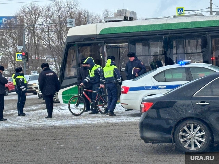 Трамвай сбил пешехода. Челябинск, дтп