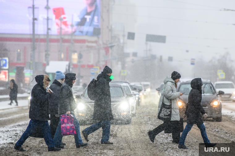 Снегопад. Екатеринбург , снег, снегопад, зима, горожане, пешеходы