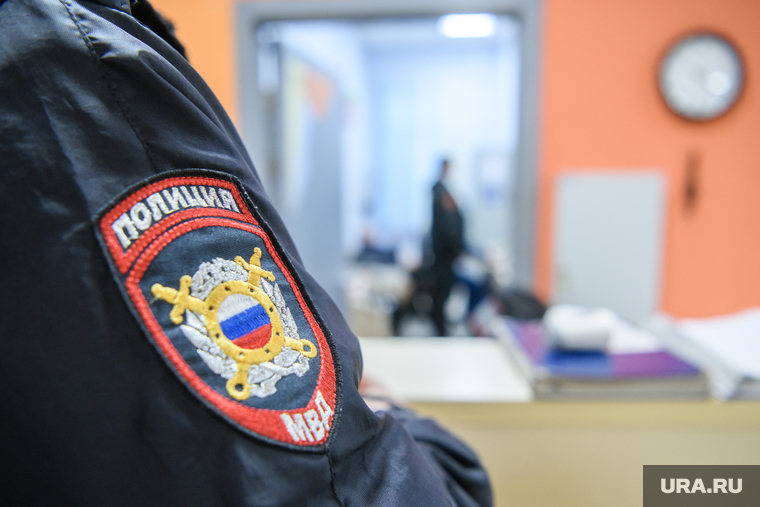 Визит полпреда РФ в УрФО Артема Жоги в школу № 23. Екатеринбург , полиция, сотрудник полиции, полицейский, шеврон полиции