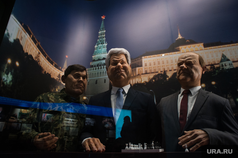 Глебов жестко критикует Ельцина как президента, но признает его хорошие человеческие качества