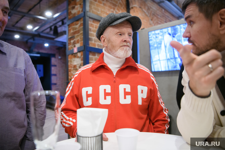 Презентация книги Евгения Фатеева «Святые 90-е.Страна в тени». Екатеринбург, кабанов андрей