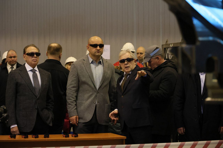 Артему Жоге показали на заводе даже новую технологию сварки