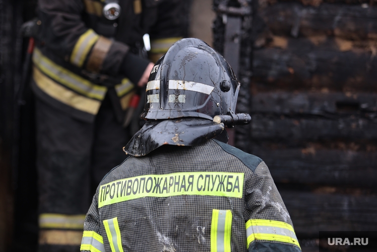 Сгоревший дом в селе Шмаково, где погибли дети. Курган, мчс, пожар, сгоревший дом, последствия пожара, пожарные, последствия пожара, противопожарная служба