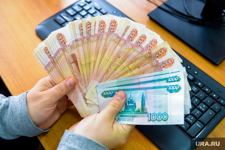 Деньги. Челябинск, взятка, зарплата, кредит, долг, пять тысяч, валюта, деньги, тысячи, рубли, подкуп, микрозайм, вымогательство