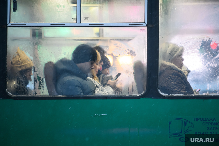 Снегопад. Екатеринбург , снег, снегопад, зима, автобус, общественный транспорт, пассажиры