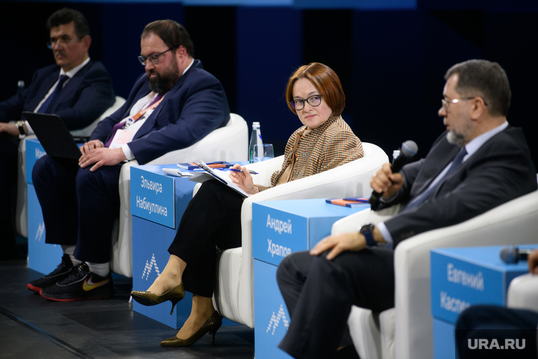 Эльвира Набиуллина модерировала на форуме одну из панельных сессий