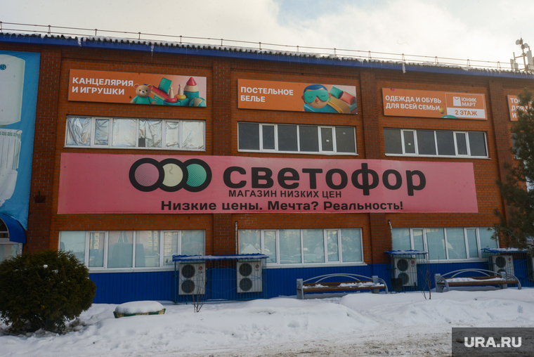 Светофор. Тюмень, улица Калинина 61с5, светофор закрыт