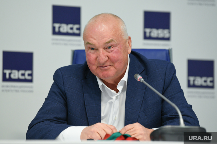 Александру Сивкову сейчас 72 года