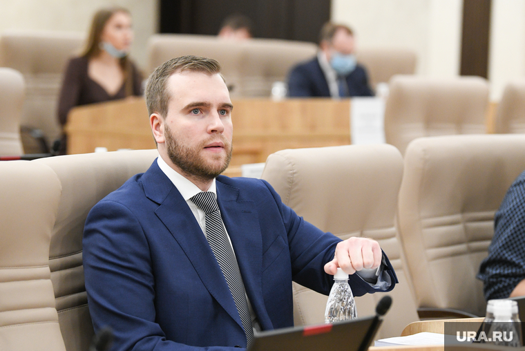 В 2017—2022 годах Григорий Вихарев работал в гордуме Екатеринбурга