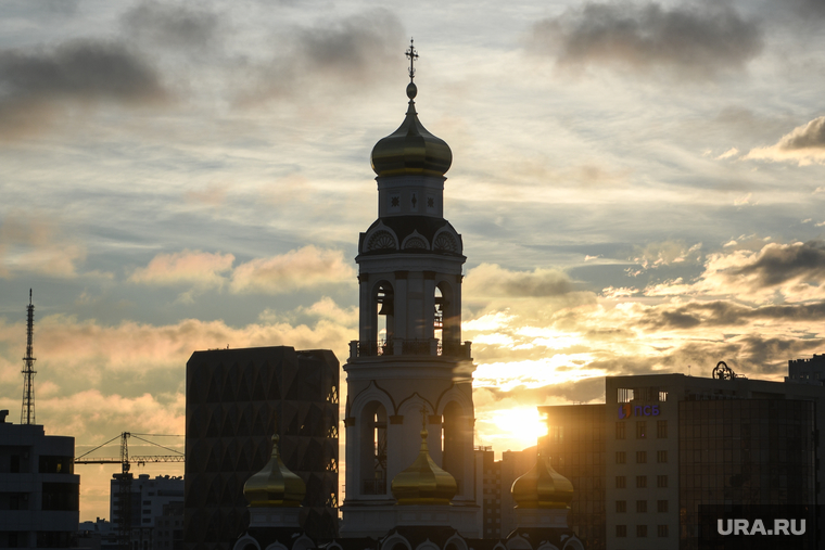 Заседание ЕГД. Екатеринбург, рассвет, храм большой златоуст