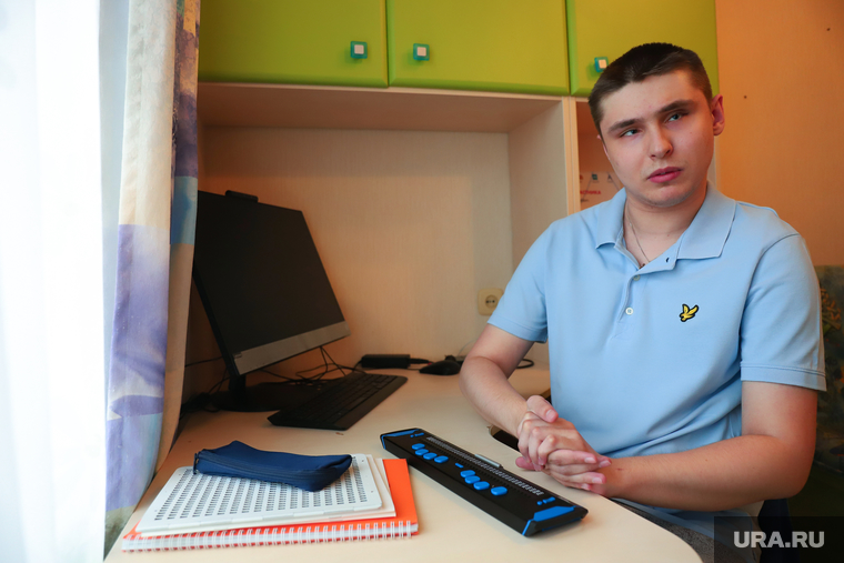 Олег интересуется гражданский правом
