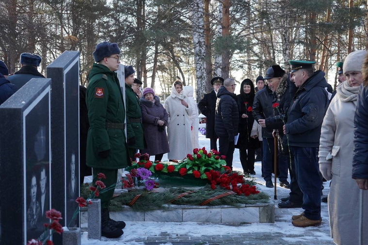В годовщину 105-летия со дня рождения Речкалова у его могилы прошел митинг