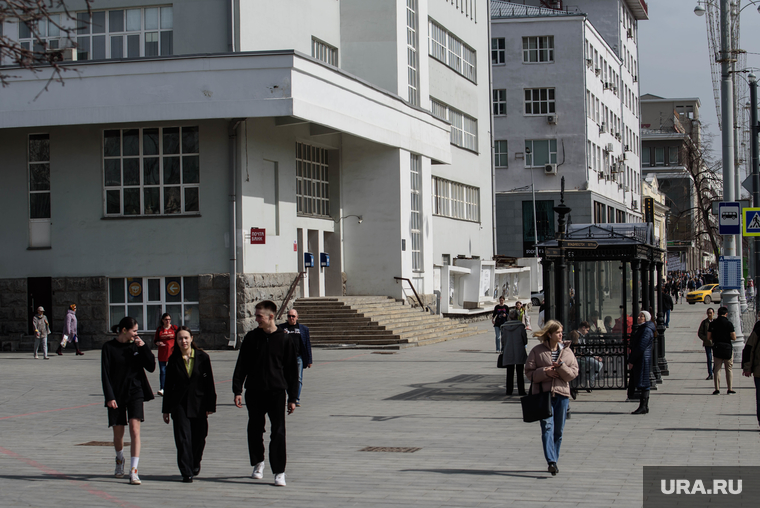Плитка в Историческом сквере и сквере имени А. С. Попова. Екатеринбург , главпочтамт