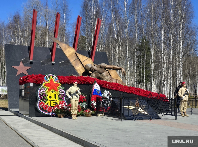 9 мая 2025 года Нижневартовск, день победы, 9 мая, нижневартовск, памятник, мемориал