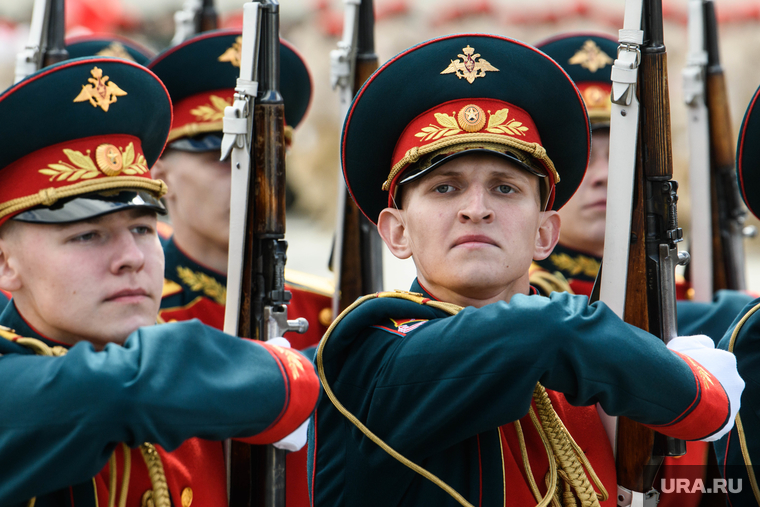 Генеральная репетиция парада Победы на площади 1905 года. Екатеринбург , военная техника, репетиция военного парада, 80 лет победы