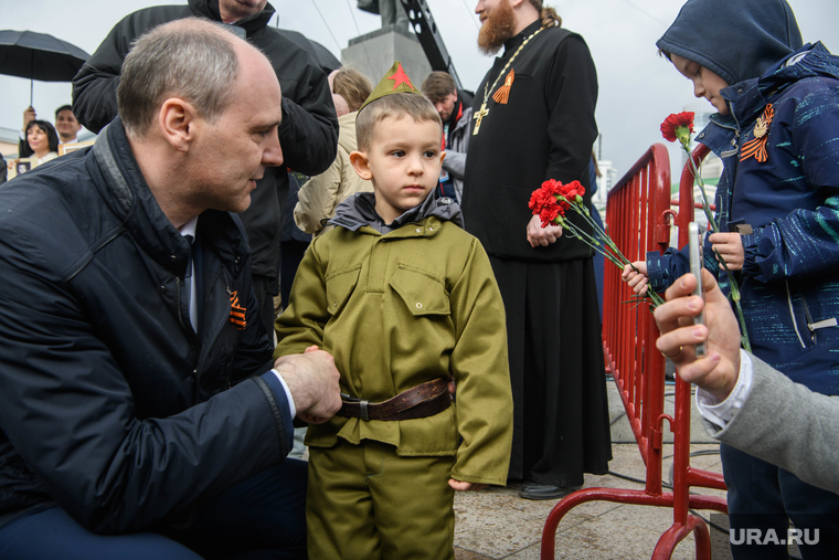 По пути навстречу «Бессмертному полку» у врио губернатора было несколько остановок