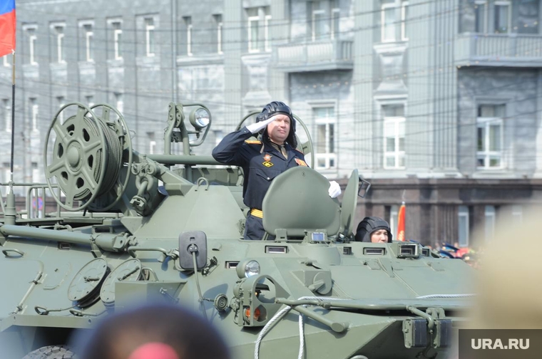 Боевые машины проехали по самому центру города