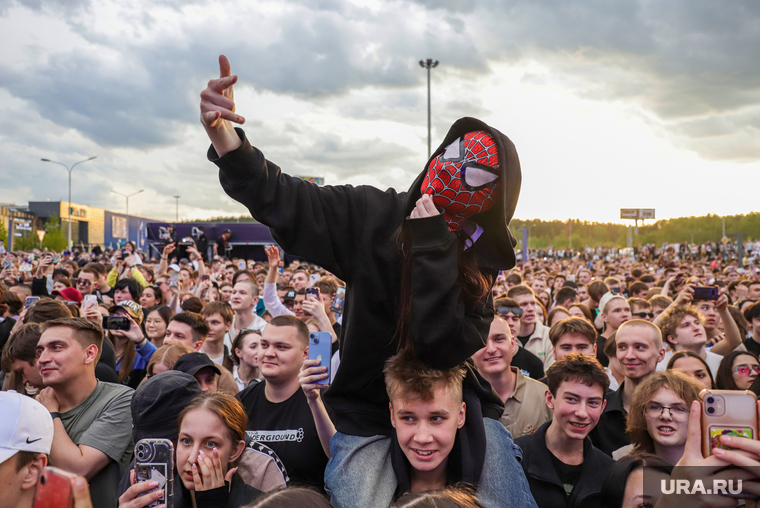 Mega Urban Fest. Екатеринбург, концерт, фанаты, зрители, тусовка, человек паук, молодежь, mega urban fest, мега урбан фест