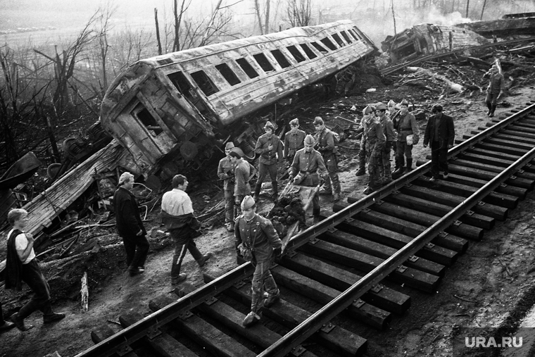 Фото с места железнодорожной катастрофы под Ашой в 1989 году, из архива челябинского фотографа Александра Чуносова. Челябинск, катастрофа под ашой 1989 года