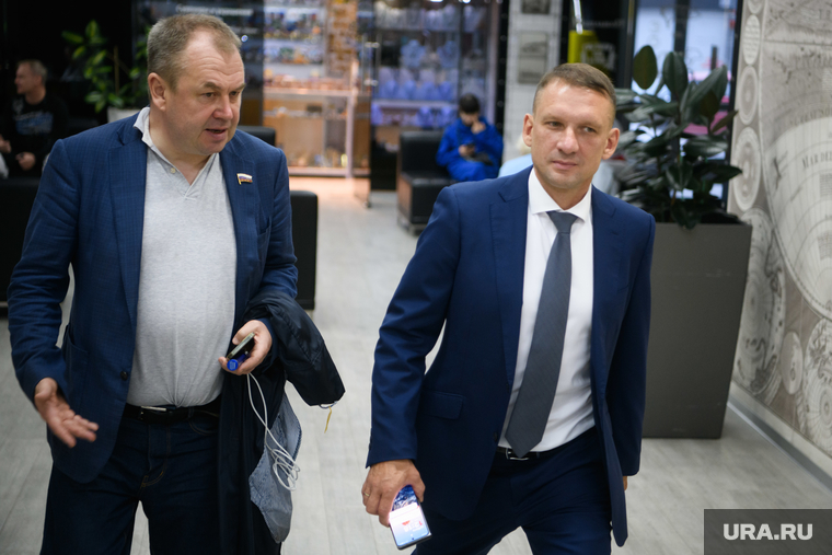 Александр Каптюг изначально был кандидатом от ЛДПР, но на какое-то время его сменил депутат ГД Наумов