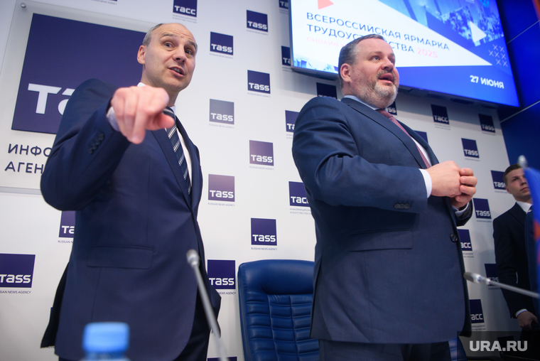 Министр труда и соцзащиты Антон Котяков в пресс-центре ТАСС. Екатеринбург , паслер денис, котяков антон