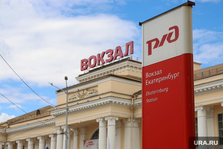 Ларьки у ЖД вокзала. Екатеринбург, вокзал, жд вокзал, вокзал жд