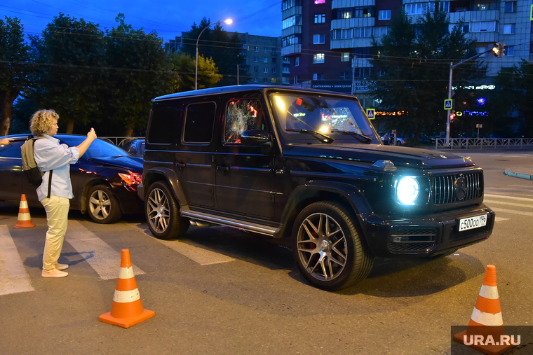 Mercedes, из которого вытащили Шыхлински-старшего