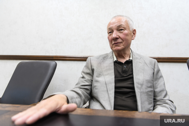 После освобождения вокруг его фигуры ходит много слухов