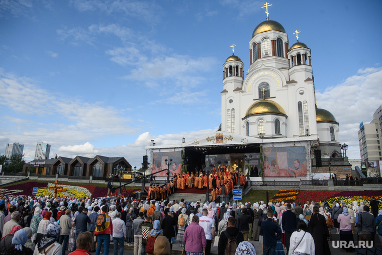Всенощное бдение на площади перед Храмом на крови. Екатеринбург , царские дни