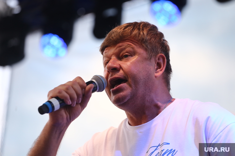 Губерниев с группой выступит примерно в 20:00