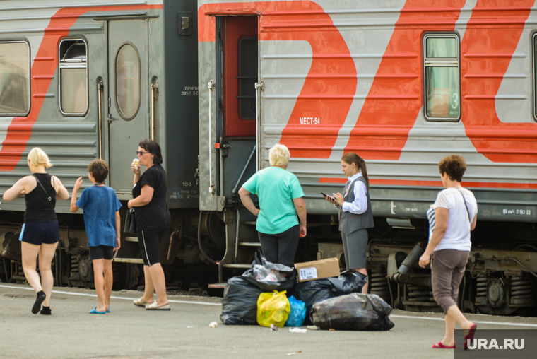 Прибытие детей из Донецка. Челябинск, вокзал, поезд, железнодорожный транспорт, трафик, пассажиры, внутренний туризм, ржд, туризм, железная дорога
