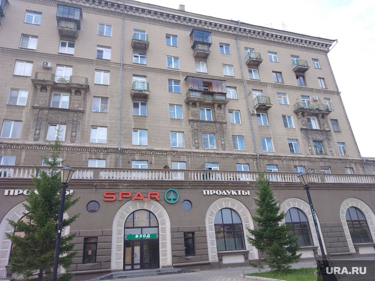 Арки и лепнина — характерная черта стиля